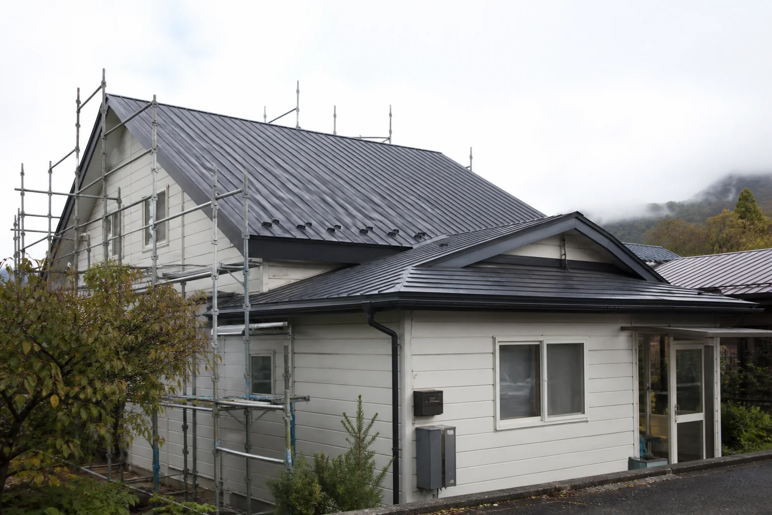 長尺金属屋根の改修の施工イメージ